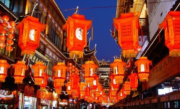 silk lanterns in the lantern fesitval